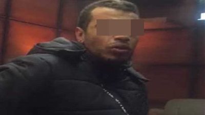 يقتل زوجته بسبب 