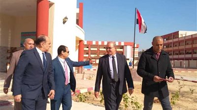 رئيس جامعة بورسعيد ووكيل الوزارة يتفقدان المدرسة اليابانية