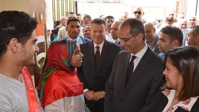 محافظ بني سويف ووزير الاتصالات يفتتحان معرض ذوي الإعاقة