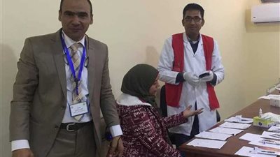 فحص 4264 مواطنًا في 