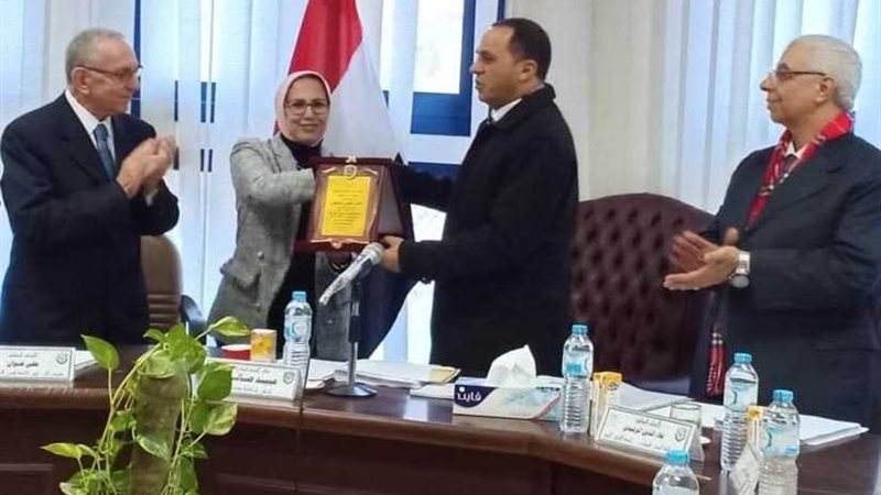 عبيد صالح يكرم المتميزين