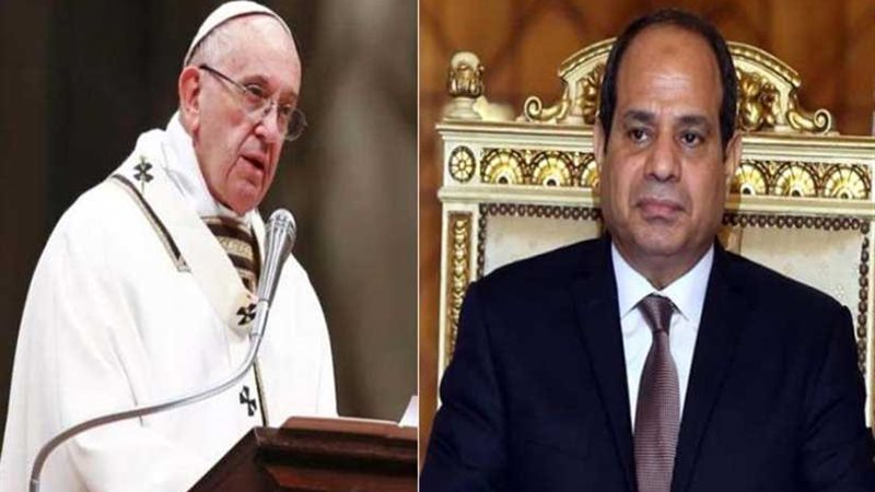 بابا الفاتيكان يقدم