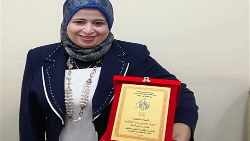 الثقافة تكرم مدير