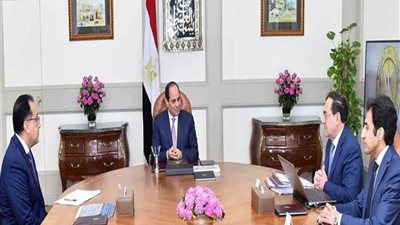 الرئيس السيسى يستعرض مع مدبولى والملا مشروعات قطاع البترول
