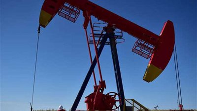 هبوط أسعار النفط وسط إنتاج روسي وأمريكي قياسي