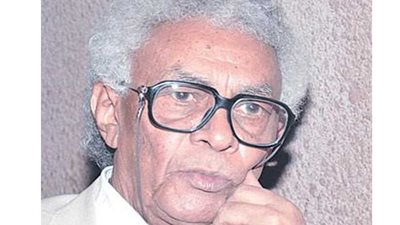 تشييع جثمان الكاتب عبد الوهاب الأسواني من مصر الجديدة في حزن شديد