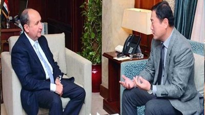 وزير التجارة يبحث الخطط المستقبلية لشركة إلكترونيات في السوق المصري