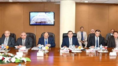 الملا يعتمد الموازنات التخطيطية لـ4 شركات بترول