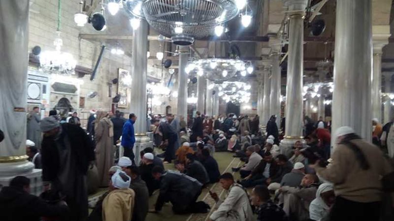 زحام بالحسين.. والشيخ