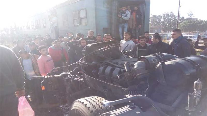 اصطدام قطار بسيارة