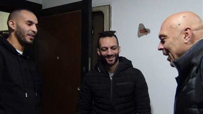 جلسة تعارف بين خالد بوطيب والجهاز الفنى واللاعبين