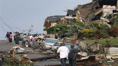 ارتفاع حصيلة ضحايا الانهيارات الأرضية في إندونيسيا إلى 32 قتيلا