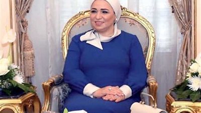 قرينة الرئيس السيسي تقدم تهنئتها بعيد الميلاد المجيد