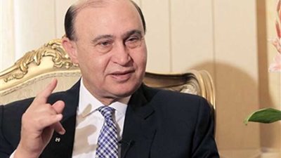 الفريق مميش يصدق على تعيين شاب بهيئة قناة السويس لإنقاذه طفلة من الخطف