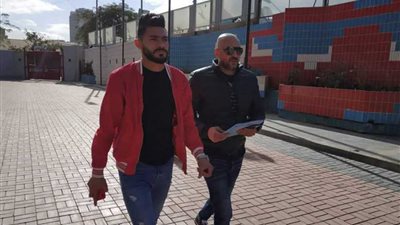 مدافع الأهلي الجديد يصل الجزيرة