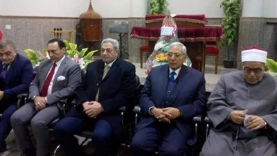 محافظ الدقهلية يزور الكنيسة الإنجيلية للتهنئة بعيد الميلاد