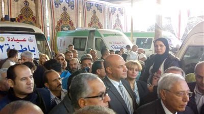 محافظ الدقهلية يتفقد القافلة الطبية بكفور البهايتة