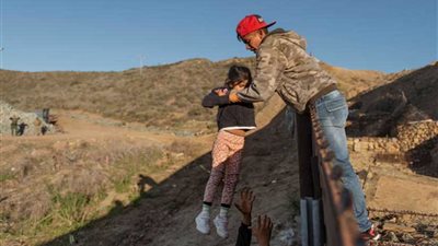 صراع على أسلاك شائكة