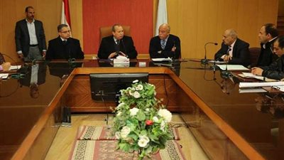 محافظ كفر الشيخ يناقش استعداد المحافظة لإزالة التعديات على أملاك الدولة