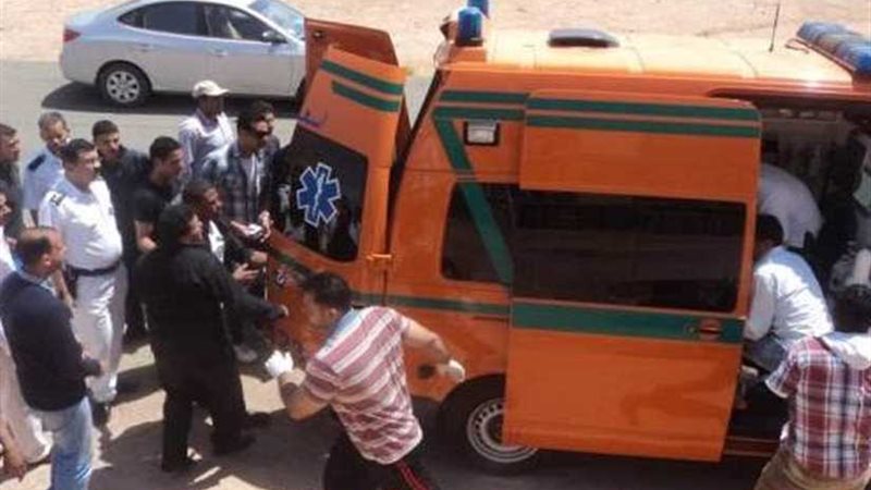 إصابة شخصين إثر انقلاب