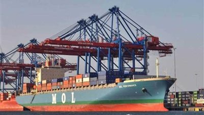 انتظام الملاحة في موانئ البحر الأحمر بعد استقرار حالة الطقس