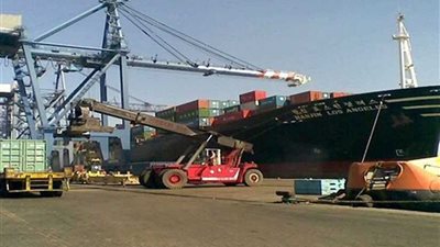 إحباط تهريب بضائع أجنبية من الجمارك