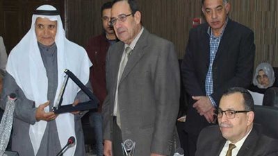 محافظ شمال سيناء يكرم جمعية تنمية المجتمع المحلي بالجورة لتميزها في خدمة المجتمع