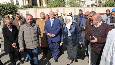 محافظ القاهرة يتابع المشروعات القومية مع مجلس الوزراء