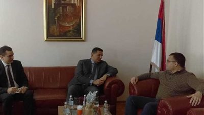 سفير مصر في بلجراد يبحث فرص التعاون مع وزير الزراعة الصربي