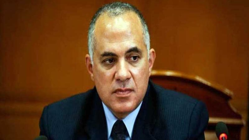 وزير الري يناقش مع