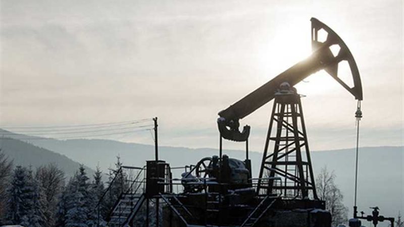 النفط يرتفع ويسجل