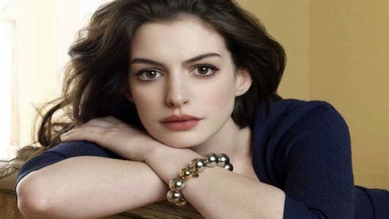 آن هاثاواي تقوم ببطولة