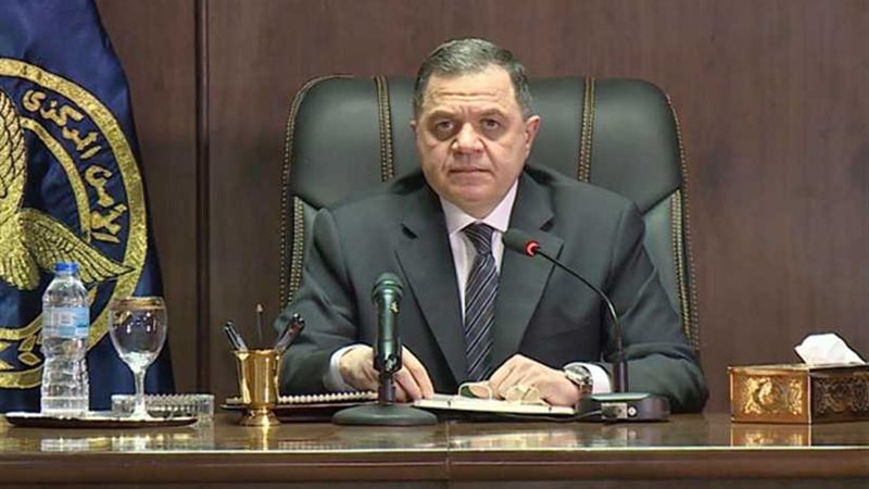 الداخلية تكرم سائق