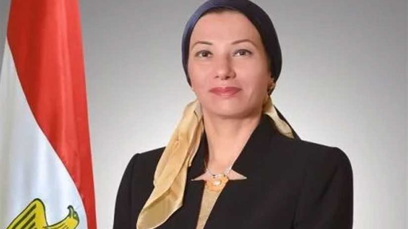 وزيرة البيئة تناقش