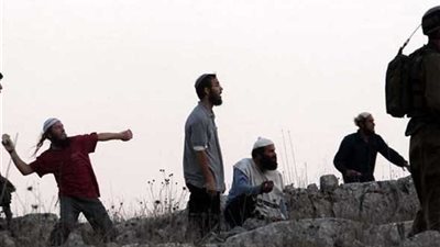 مستوطنون يرشقون مركبات الفلسطينيين بالحجارة في بيت لحم