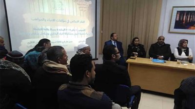 مناقشة الفكر الإبداعي للأدباء والمواهب بثقافة أسيوط