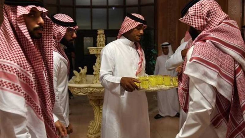 السعوديون يعزفون