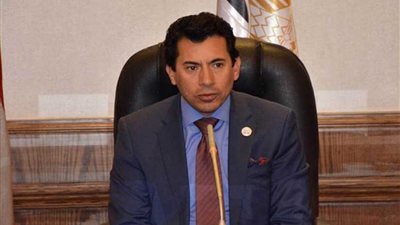 وزير الرياضة يناقش تطوير المنشآت مع وكلاء الوزارة