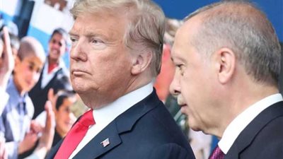 الليرة تنهار أمام الدولار بعد تهديد ترامب بتدمير الاقتصاد التركي