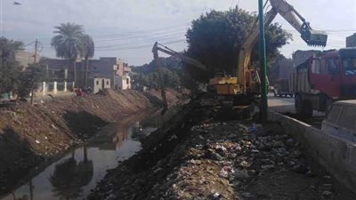 جهود مكثفة لتطهير الترع والمجاري المائية بقرى ومراكز أسيوط.. (صور)