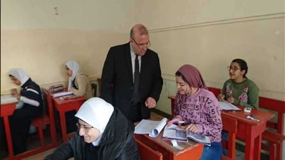 وكيل تعليم الدقهلية يتفقد امتحانات الصف الأول الثانوي