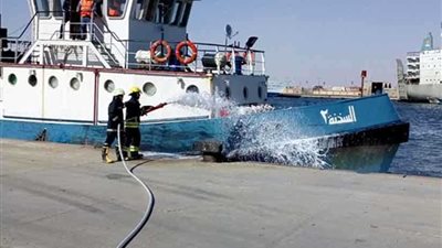 مناورات طوارئ حريق بميناء السويس