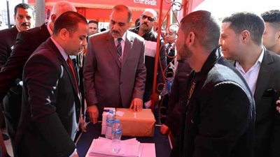 محافظ أسيوط يتفقد أقسام الملتقى التوظيفي الأول