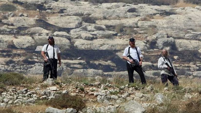 مستوطنون يهدمون سلاسل