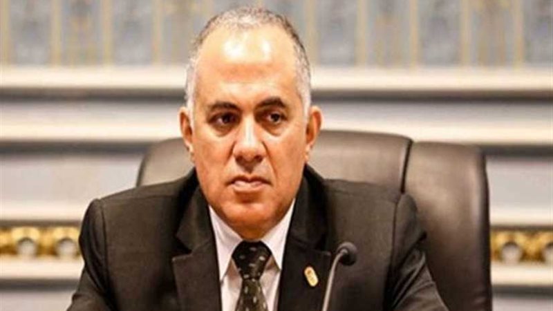 وزير الري يستمع للمزارعين