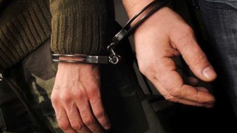 ضبط هارب بحوزته أسلحة