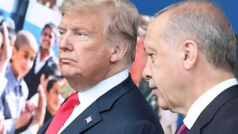 الليرة تنهار أمام