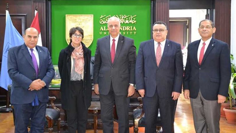 برامج دولية ومجمع