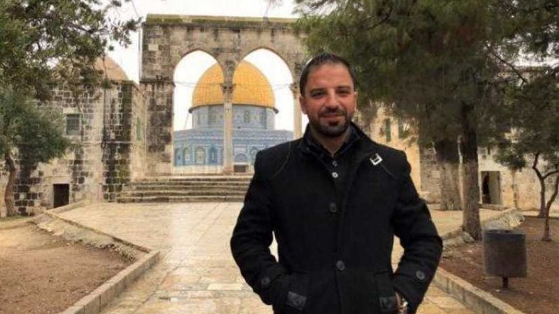 الاحتلال يستدعي مسؤول