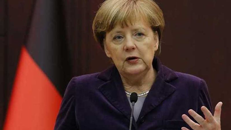 ميركل تأسف لرفض البرلمان